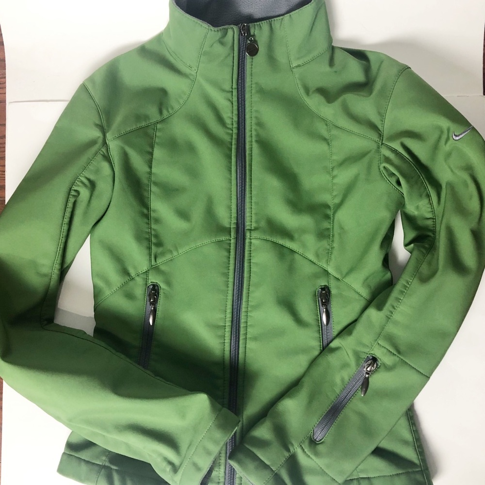 Nike thermal running jacket size xs green